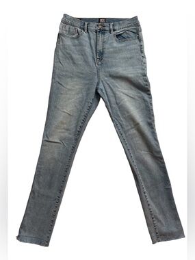 BDG Twig Super High Rise Jeans Light Wash Raw Hem Skinny Size 31